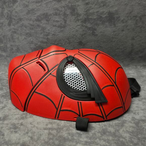 Hasbro Marvel Spiderman Homecoming Spider Moving Brows Mask & Cape Halloween Set - Picture 13 of 16